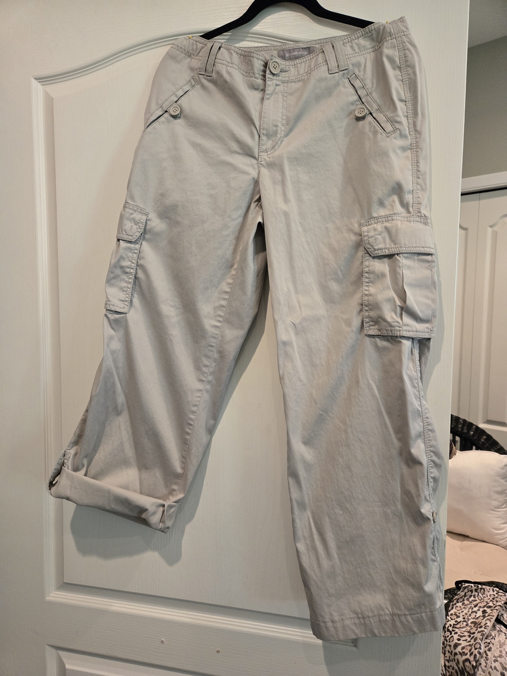 Liz Claiborne Light Beige Cargo Capris